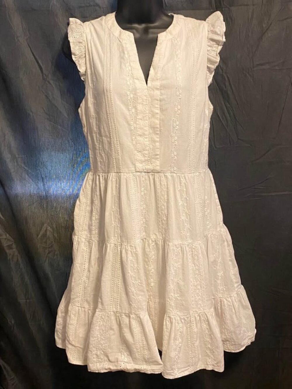 Laundry by Shelli Segal White Eyelet Ruffled Tiered Dress Size 10 with pockets.